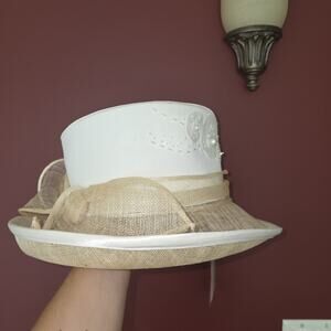 NWT Champagne Italy Off White Derby Church Special Occasion Sun Hat